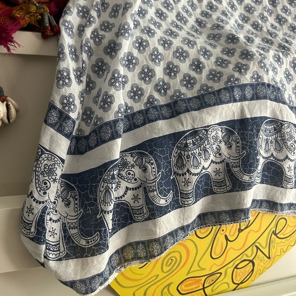 Elegant Blue and White Mini Dress - Picture 3 of 16